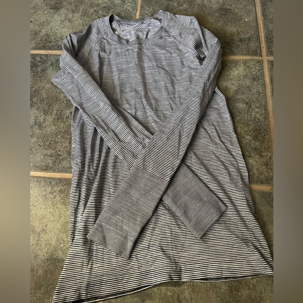 lulu lemon long sleeve swiftly!